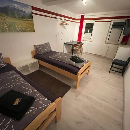홈스테이 Om Exklusives Zimmer, Wlan, Geteiltes Bad Und Kueche
