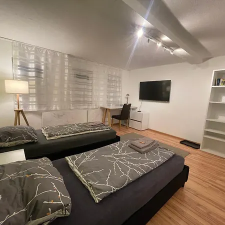 Om Exklusives Zimmer, Wlan, Geteiltes Bad Und Kueche 홈스테이 *