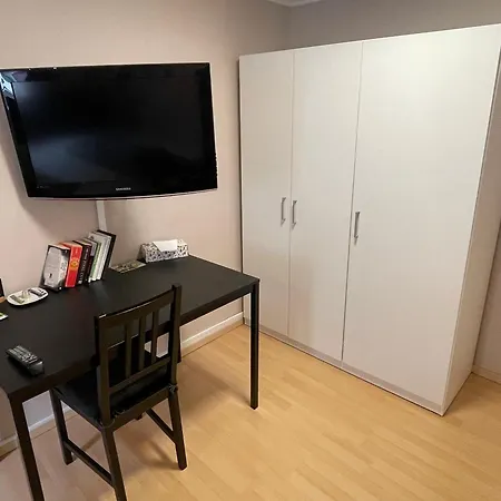 Om Exklusives Zimmer, Wlan, Geteiltes Bad Und Kueche 홈스테이 Stadtilm